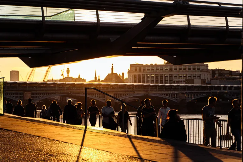A City of Neighbourhoods: Discovering London District by District with a Companion
